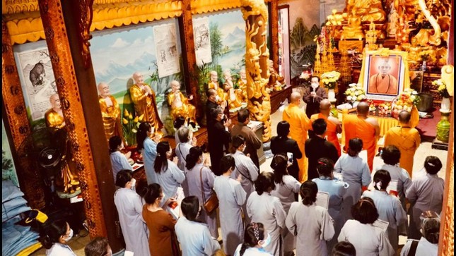 Quang cảnh lễ tưởng niệm tại chùa Phật Tích (thủ đô Viêng Chăn, Lào) Quang cảnh lễ tưởng niệm tại chùa Phật Tích (thủ đô Viêng Chăn, Lào)