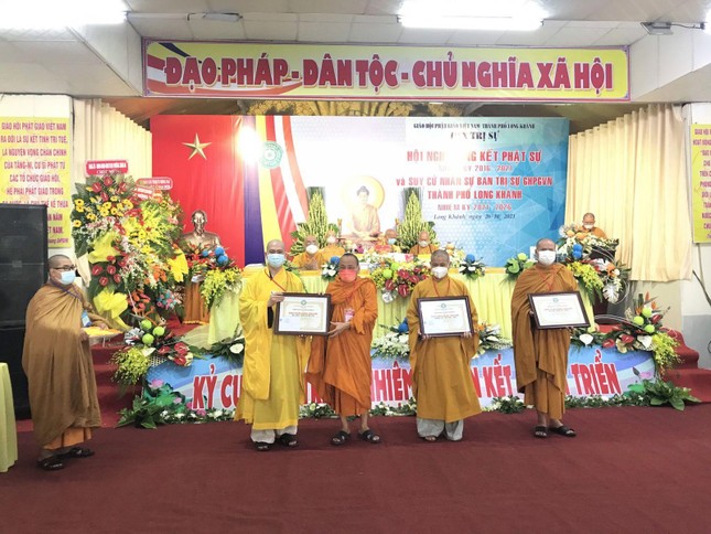 Chư tôn đức nhận Bằng tuyên dương công đức của Ban Trị sự Phật giáo tỉnh