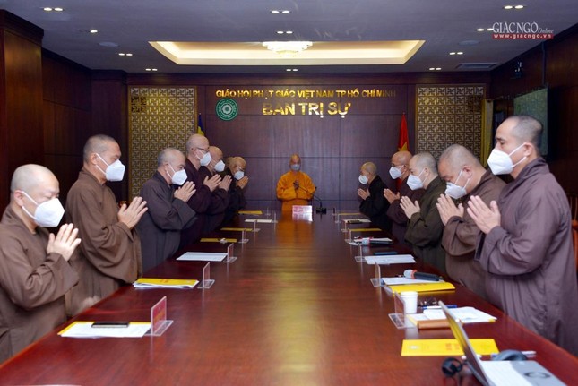 Chư tôn đức tham dự niệm Phật cầu gia hộ trước phiên họp Chư tôn đức tham dự niệm Phật cầu gia hộ trước phiên họp