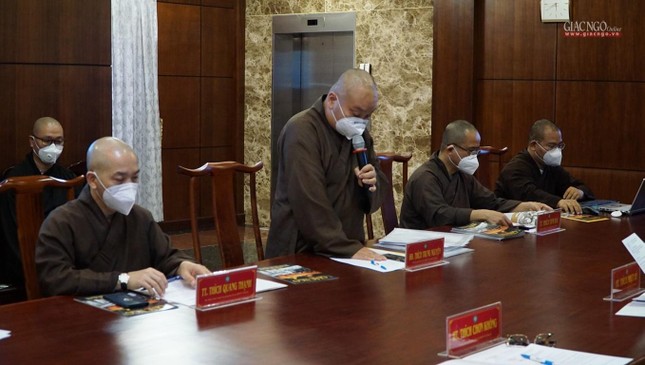 Đại đức Thích Trung Nguyện báo cáo về công tác xây dựng tại chùa Phổ Quang Đại đức Thích Trung Nguyện báo cáo về công tác xây dựng tại chùa Phổ Quang