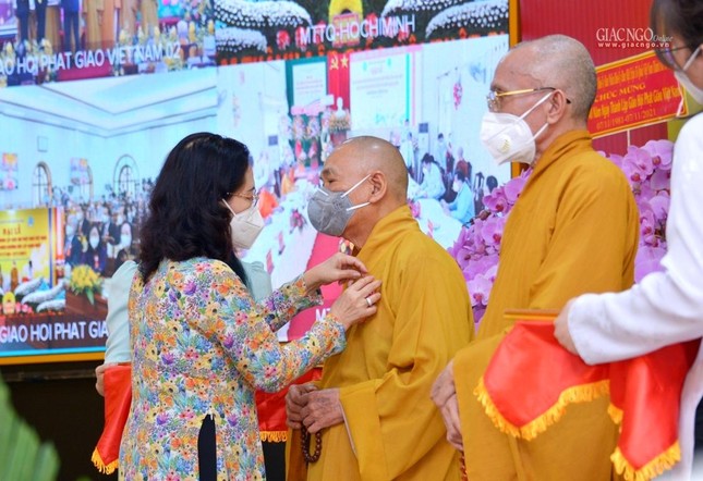 Hòa thượng Thích Thiện Pháp nhận Huân chương Lao động hạng Ba của Chủ tịch nước