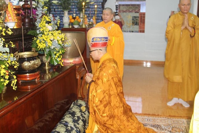 Cử hành nghi thức cúng ngọ và cung tiến Giác linh theo nghi thức truyền thống Phật giáo Huế Cử hành nghi thức cúng ngọ và cung tiến Giác linh theo nghi thức truyền thống Phật giáo Huế