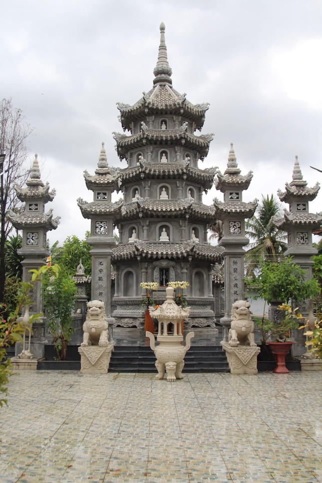 Bảo tháp Trưởng lão Hòa thượng Thích Như Ý tại chùa Linh Sơn Pháp Bảo Bảo tháp Trưởng lão Hòa thượng Thích Như Ý tại chùa Linh Sơn Pháp Bảo