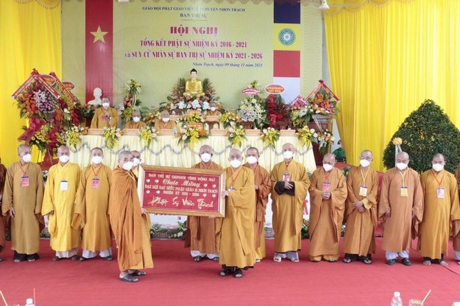 Tân Ban Trị sự GHPGVN huyện Nhơn Trạch nhận khánh chúc mừng của Ban Trị sự GHPGVN tỉnh