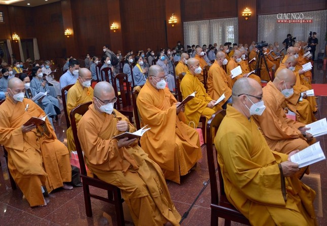 Chư tôn đức Tăng Ni cùng Phật tử đã cùng tụng thời kinh A Di Đà Chư tôn đức Tăng Ni cùng Phật tử đã cùng tụng thời kinh A Di Đà