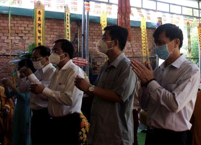 Đại diện lãnh đạo Sở, ban, ngành, đoàn thể tỉnh Đồng Nai, TP.Biên Hòa dâng hương tưởng niệm Đại diện lãnh đạo Sở, ban, ngành, đoàn thể tỉnh Đồng Nai, TP.Biên Hòa dâng hương tưởng niệm