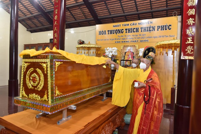 Sái tịnh kim quan