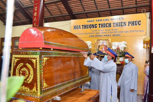 Kim quan Hòa thượng được tôn trí tại tổ đình Linh Nguyên