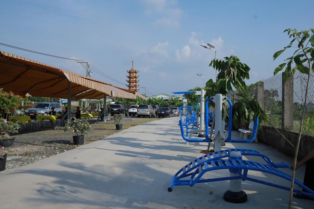 Các dụng cụ ngoài trời dành cho người dân, Phật tử trong khu vực Các dụng cụ ngoài trời dành cho người dân, Phật tử trong khu vực