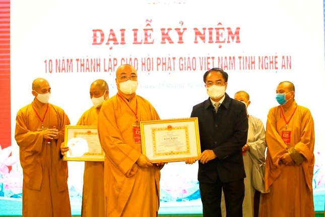 Ông Vũ Chiến Thắng tặng Bằng khen của Ban Tôn giáo Chỉnh phủ Ông Vũ Chiến Thắng tặng Bằng khen của Ban Tôn giáo Chỉnh phủ