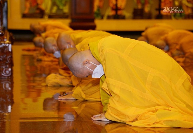 Thành kính đảnh lễ