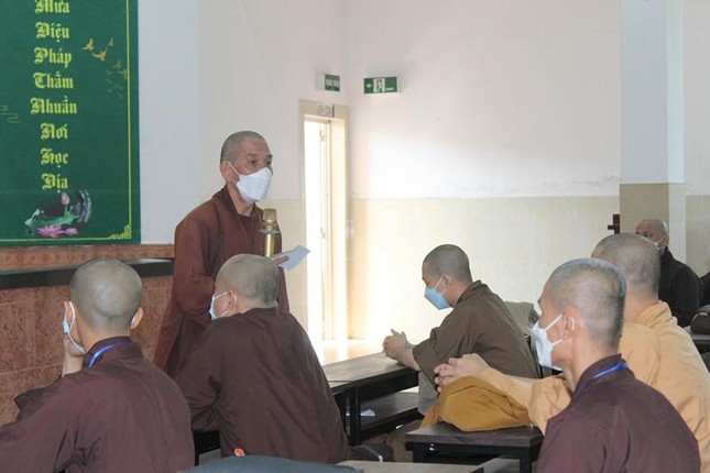 Thượng tọa Thích Giác Trí giải đáp những thắc mắc liên quan đến vấn đề học trực tuyến