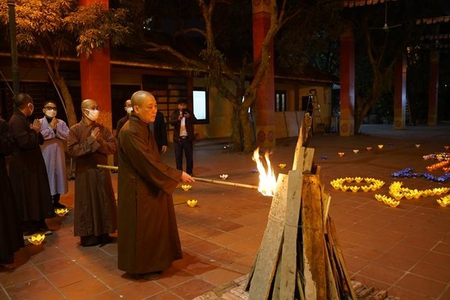 Hòa thượng Thích Bảo Nghiêm truyền đăng tại chùa Bằng đón mừng năm mới 2022 Hòa thượng Thích Bảo Nghiêm truyền đăng tại chùa Bằng đón mừng năm mới 2022