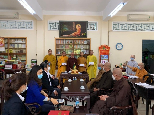 6 vị Tăng tình nguyện trụ trì 6 ngôi chùa huyện đảo Trường Sa 6 vị Tăng tình nguyện trụ trì 6 ngôi chùa huyện đảo Trường Sa