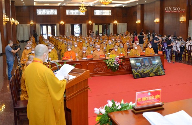 Thượng tọa Thích Quang Thạnh dẫn chương trình hội nghị Thượng tọa Thích Quang Thạnh dẫn chương trình hội nghị
