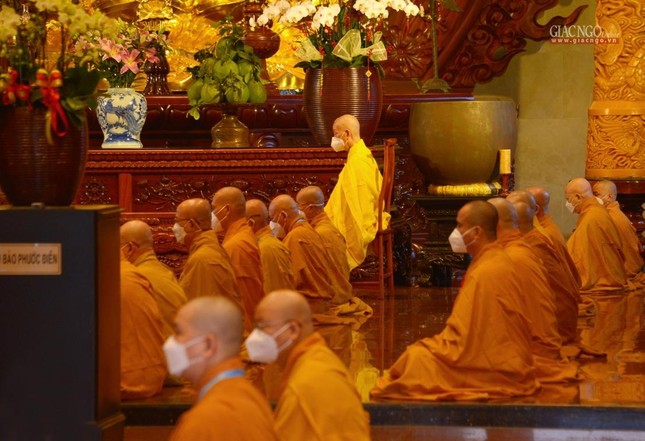 Trưởng lão Hòa thượng, cùng đại chúng thính giới