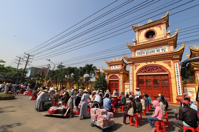 Trao tặng quà Tết cho bà con khiếm thị nhân dịp Xuân Nhâm Dần 2022