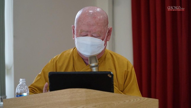 Thượng tọa Thích Duy Trấn báo cáo tổng kết hoạt động Phật sự năm 2021