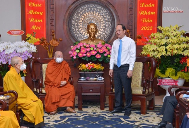 Ông Nguyễn Hồ Hải bày tỏ niềm vui được đón tiếp chư tôn đức Ban Thường trực GHPGVN TP.HCM