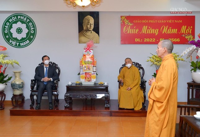 Hòa thượng Thích Thiện Thống trân trọng cảm ơn thịnh tình của ông Vũ Hoài Bắc, cùng các vị Ban Tôn giáo Chính phủ đến thăm, chúc Tết cổ truyền