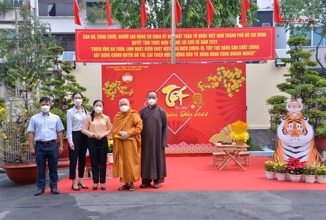 Chụp ảnh lưu niệm tại Ủy ban MTTQVN TP.HCM Chụp ảnh lưu niệm tại Ủy ban MTTQVN TP.HCM