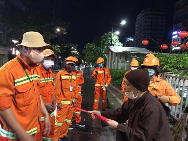 Chúc mừng năm mới đến anh em công nhân vệ sinh Chúc mừng năm mới đến anh em công nhân vệ sinh