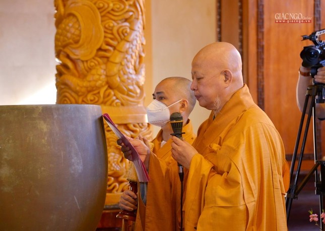 Hòa thượng Thích Lệ Trang đã tuyên sớ cầu nguyện Hòa thượng Thích Lệ Trang đã tuyên sớ cầu nguyện