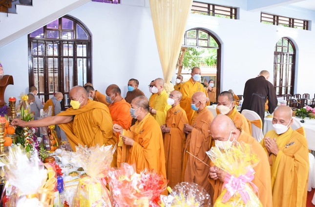 Chư tôn đức niêm hương tưởng niệm Ni trưởng Thích nữ Từ Tri Chư tôn đức niêm hương tưởng niệm Ni trưởng Thích nữ Từ Tri