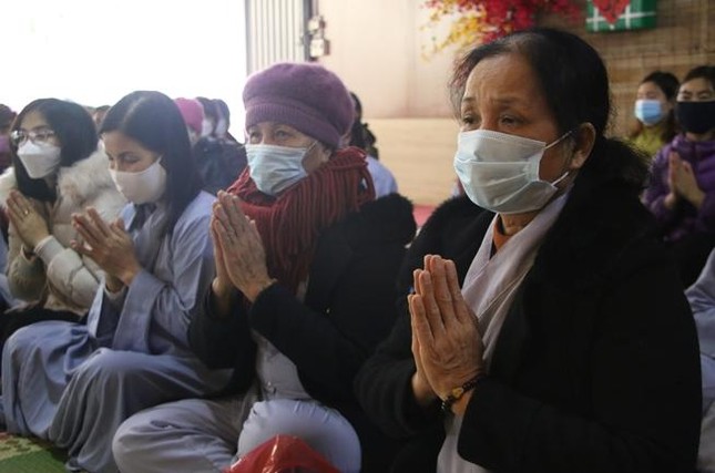 Thành tâm cầu nguyện an lành trong đầu năm mới