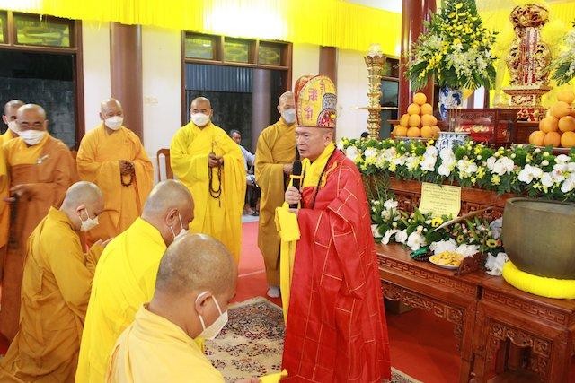 Cử hành các nghi lễ truyền thống Cử hành các nghi lễ truyền thống