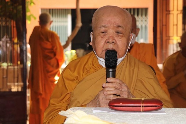 Ni trưởng Tân Liên ban đạo từ đến hội chúng Ni trưởng Tân Liên ban đạo từ đến hội chúng