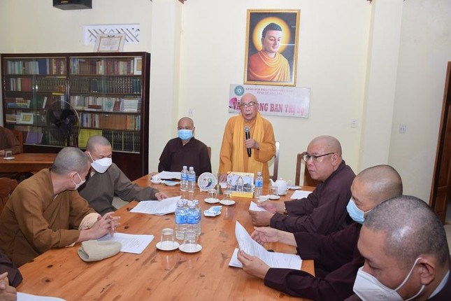 Hòa thượng Thích Thiện Tấn đúc kết buổi họp Hòa thượng Thích Thiện Tấn đúc kết buổi họp