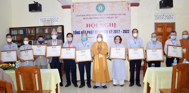 Thành viên Ban Hướng dẫn Phật tử nhận Bằng Công đức của Giáo hội tỉnh Thành viên Ban Hướng dẫn Phật tử nhận Bằng Công đức của Giáo hội tỉnh