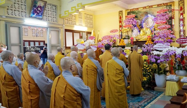 Chư tôn đức Tăng Ni kỷ niệm ngày Đức Phật thành đạo, tưởng niệm Đức Kiều Đàm Di