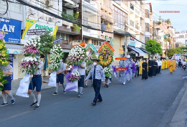 Nguyện noi gương anh, người cư sĩ áo lam trong sáng với tinh thần phụng đạo cao cả
