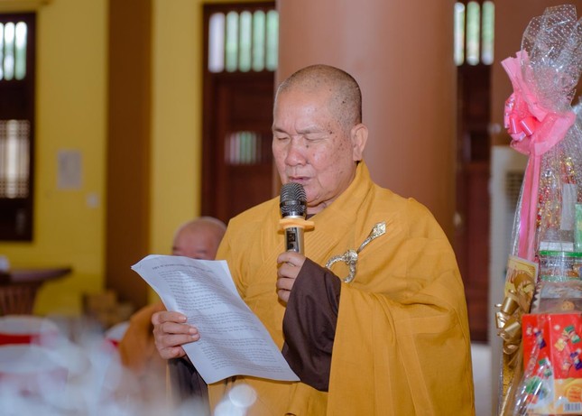 Hòa thượng Thích Thiện Ngộ tuyên đọc tiểu sử Tổ sư Hòa thượng Thích Thiện Ngộ tuyên đọc tiểu sử Tổ sư