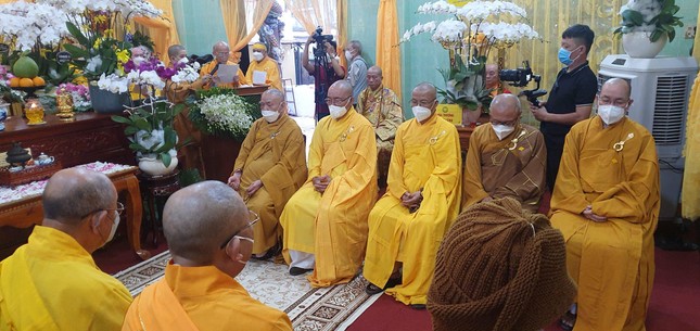 Chư tôn đức chứng minh