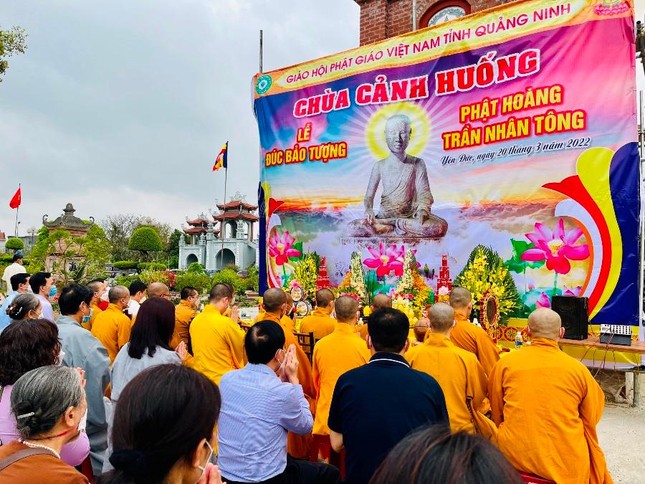 Chư tôn đức cầu nguyện công trình đúc tôn tượng Đức Phật hoàng được thành tựu Chư tôn đức cầu nguyện công trình đúc tôn tượng Đức Phật hoàng được thành tựu