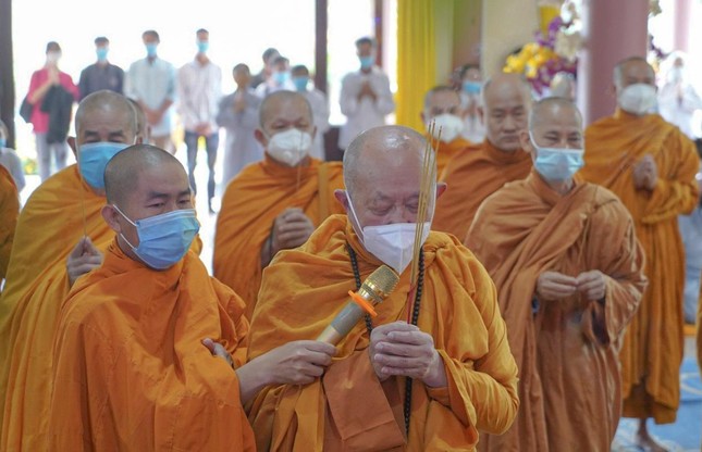 Niêm hương tưởng niệm cố Trưởng lão Hòa thượng Thích Giác Phúc