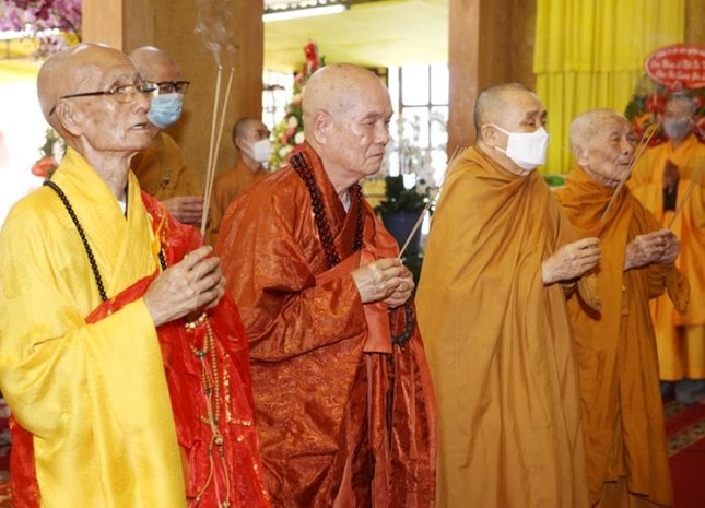 Nghi thức dâng hương Tam bảo, cầu nguyện, gia hộ cho ngôi Hải Quang già lam thành tựu Nghi thức dâng hương Tam bảo, cầu nguyện, gia hộ cho ngôi Hải Quang già lam thành tựu