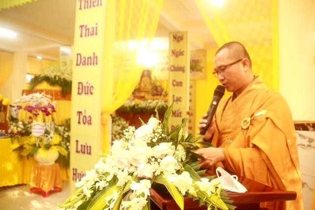 Thượng toạ Thích Vĩnh Tế tuyên đọc tiểu sử cố Thượng tọa Thượng toạ Thích Vĩnh Tế tuyên đọc tiểu sử cố Thượng tọa