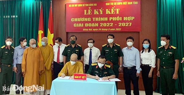 Ban Trị sự Phật giáo tỉnh và Bộ Chỉ huy quân sự tỉnh tổ chức lễ ký kết chương trình phối hợp hoạt động giai đoạn 2022-2027