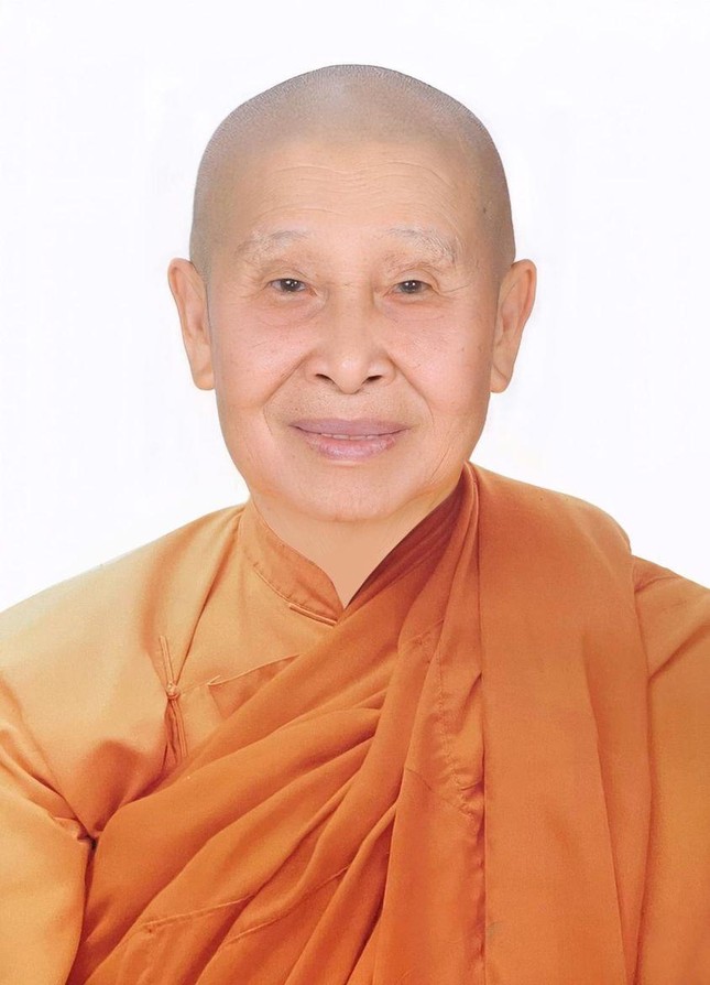 Chân dung Ni trưởng Thích nữ Tâm Liên