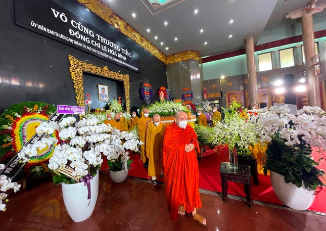 Nhiễu kim quan tiễn biệt ông Lê Hòa Bình