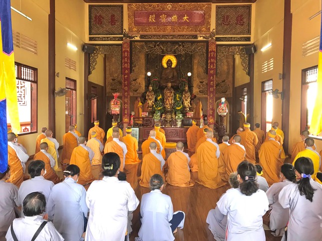 Chư tôn đức Tăng Ni, Phật tử thành kính tưởng niệm cố Hòa thượng Thích Từ Hương Chư tôn đức Tăng Ni, Phật tử thành kính tưởng niệm cố Hòa thượng Thích Từ Hương