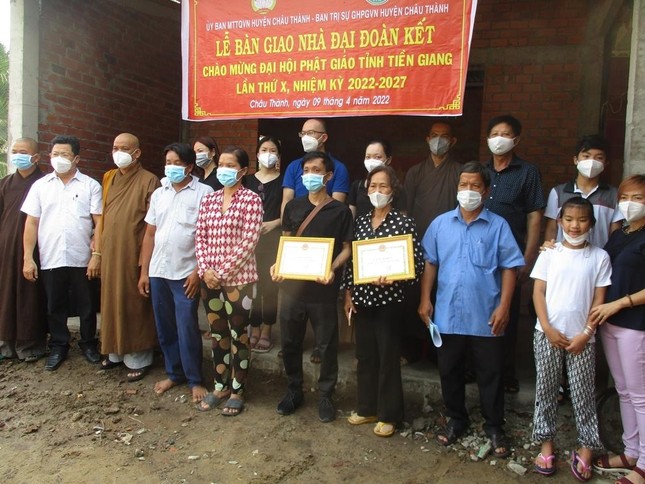 Căn nhà Đại đoàn kết bàn giao đến ông Trần Văn Tùng thuộc diện hộ nghèo Căn nhà Đại đoàn kết bàn giao đến ông Trần Văn Tùng thuộc diện hộ nghèo