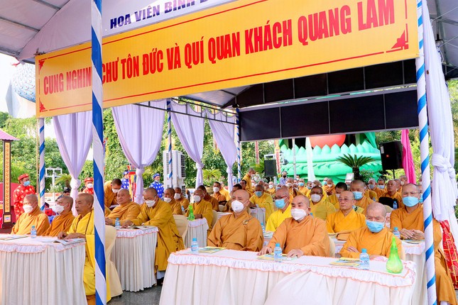 Chư tôn đức Ban Trị sự tỉnh Bình Dương tham dự lễ cầu siêu