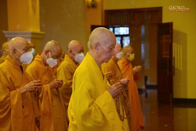 Chư tôn giáo phẩm niêm hương tưởng niệm Đại lão Hòa thượng Thích Từ Nhơn Chư tôn giáo phẩm niêm hương tưởng niệm Đại lão Hòa thượng Thích Từ Nhơn