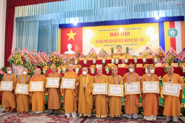 Nhận Bằng tuyên dương công đức của GHPGVN Nhận Bằng tuyên dương công đức của GHPGVN