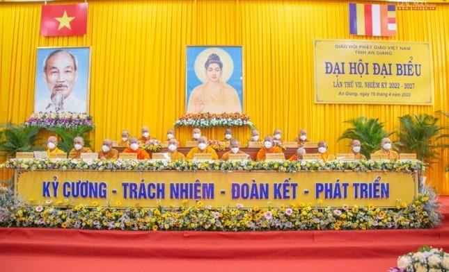 Chư tôn đức chứng minh